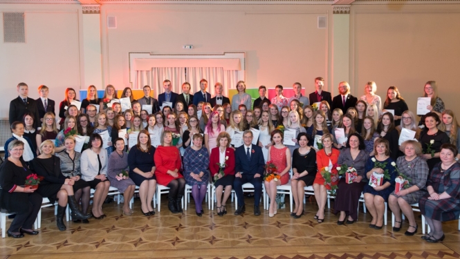 Jaunieši no Dobeles novada saņēmuši bronzas un sudraba The Duke of Edinburgh’s International Award