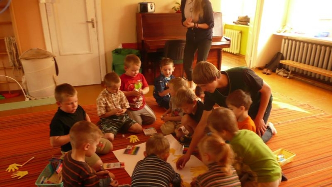 Miers nozīmē visu laiku teikt „čau!"