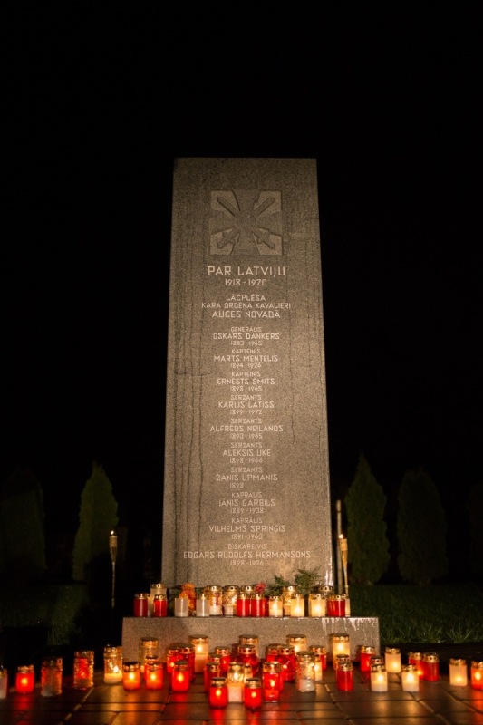 Latvijas brīvības cīnītāju piemiņas godināšana Lāčplēša dienā