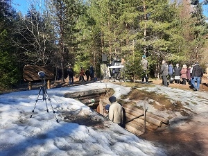 Atceres pasākums Īlē pie nacionālo partizānu bunkura