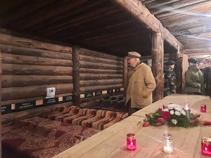 Atceres pasākums Īlē pie nacionālo partizānu bunkura