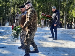 Atceres pasākums Īlē pie nacionālo partizānu bunkura