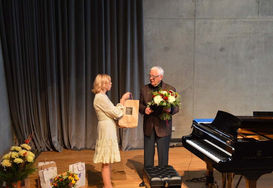 Skolotāju dienas pasākums Dobelē