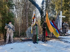 Atceres pasākums Īlē pie nacionālo partizānu bunkura