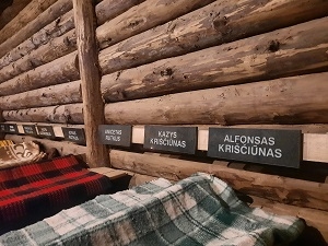 Atceres pasākums Īlē pie nacionālo partizānu bunkura