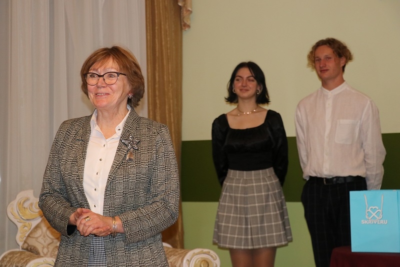 laureātu cildināšanas ceremonija