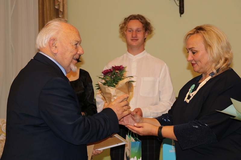 laureātu cildināšanas ceremonija