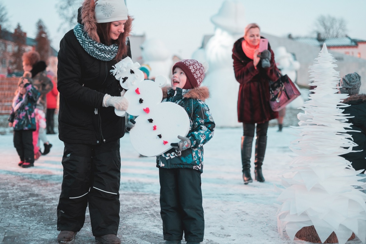 01.12.2019. 10. Sniegavīru saiets un Ziemassvētku lielā egle Dobelē. Foto: Kaspars Krauze
