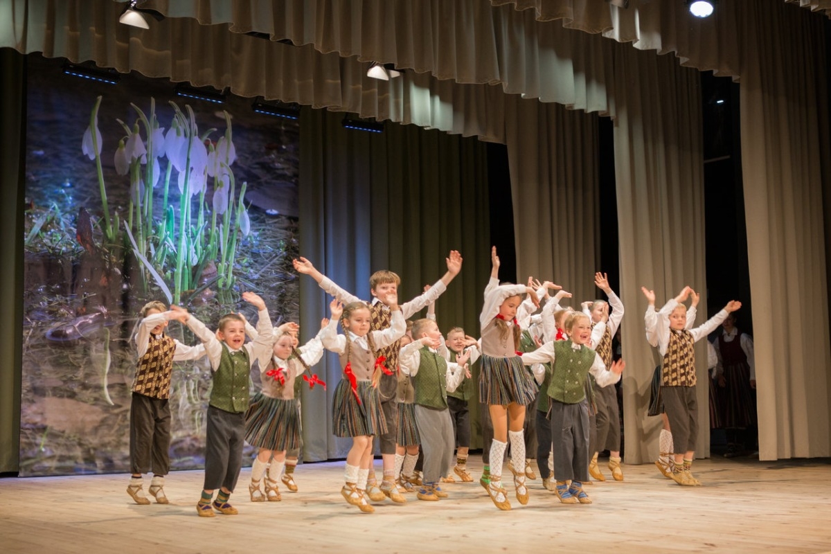 Māmiņdienas koncerts “Mammu, es varu!” Aucē