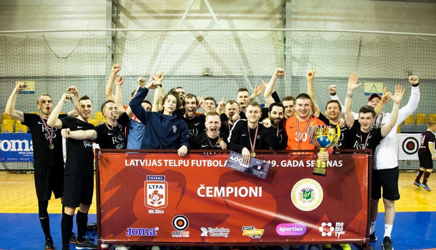 Dobelniekiem Latvijas telpu futbolā čempionu tituls