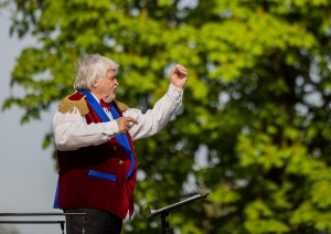 Emocionāli izskanējis Gunāra Ordelovska 95. gadadienai veltītais pūtēju orķestru koncerts Aucē